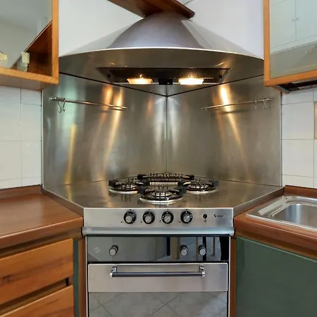 Vespri Siciliani Halldis Apartment * Rom